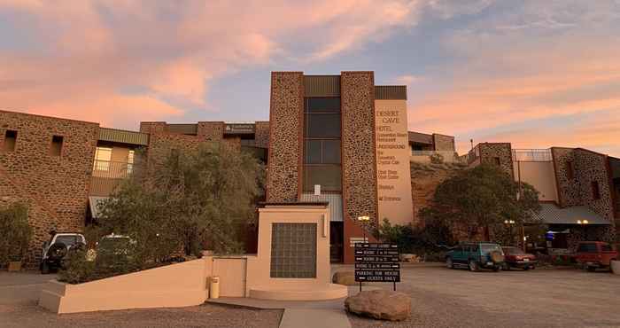 Khác Desert Cave Hotel