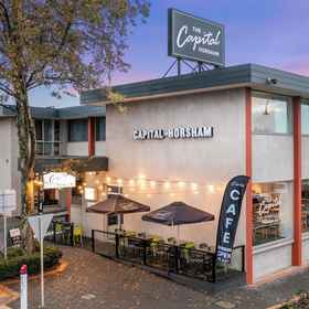 Primary image1霍舍姆首府凱富飯店,圣迈克尔和约翰小学飯店