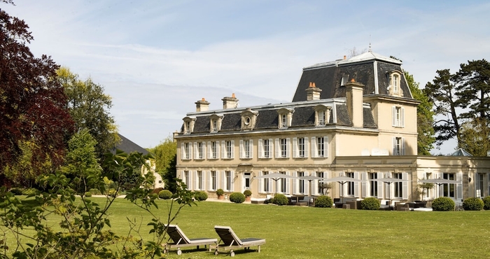 Khác Château La Chenevière