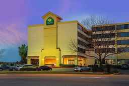 La Quinta Inn & Suites by Wyndham New Orleans Airport, Rp 1.367.669