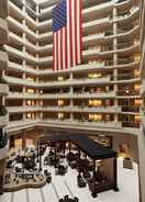 Lobi Embassy Suites by Hilton Crystal City National Airport