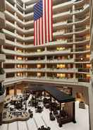 Lobi Embassy Suites by Hilton Crystal City National Airport