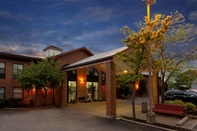 อื่นๆ Howard Johnson by Wyndham Waukegan Great Lakes