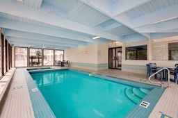 Metro Inn Calgary Northwest, USD 108.93