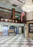 Imej utama Howard Johnson Hotel by Wyndham Newark Airport