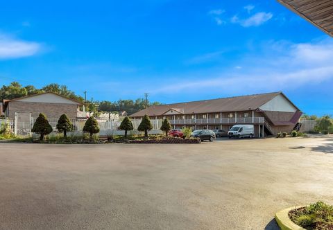 Others Days Inn by Wyndham Huntington