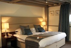 Others 6 Legacy Rose and Crown Hotel