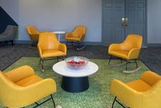 其他 Spark by Hilton Lockport