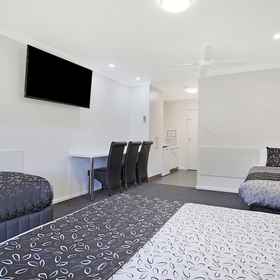 Primary image1五月公園凱富飯店,圣迈克尔和约翰小学飯店