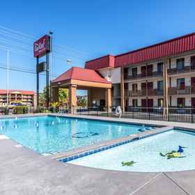 Primary image1皮格佛格紅頂飯店 - 百匯,鸽子谷岛飯店