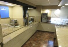 Others 4 SureStay Plus by Best Western Mobile I-65