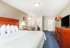 Others 6 Days Inn by Wyndham Windsor Locks / Bradley Intl Airport
