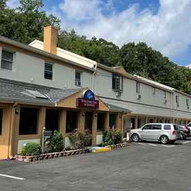 Primary image1惠特尼套房飯店,奎尼皮亚克大学飯店