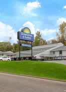 Imej utama Days Inn & Suites by Wyndham Wisconsin Dells