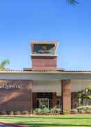 Imej utama La Quinta Inn & Suites by Wyndham Orange County Airport