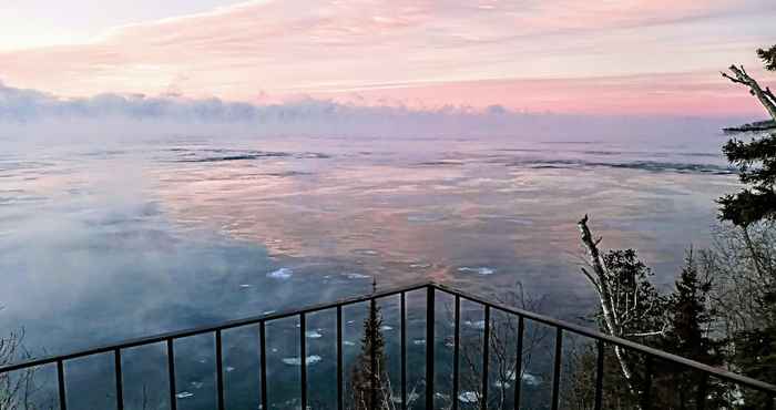 Lain-lain The Cliff Dweller on Lake Superior