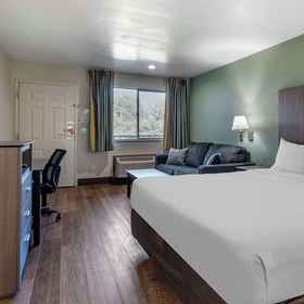 Primary image1Econo Lodge Portland Airport,先锋法院广场飯店