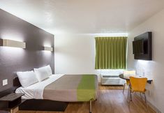 기타 5 Studio 6 Fort Worth, TX - Meacham