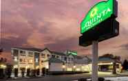 อื่นๆ 5 La Quinta Inn & Suites by Wyndham Logan