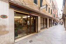 อื่นๆ Hotel Ambassador Tre Rose