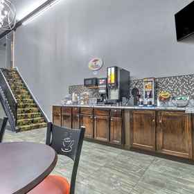 Primary image1北大草原城溫德姆速 8 飯店,Six Flags Mall飯店