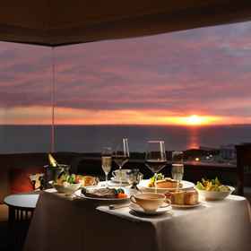 Primary image 1 호텔 뉴 오타니 마쿠하리, 타운센트 해리스 동상(사쿠라 성터 공원) 호텔