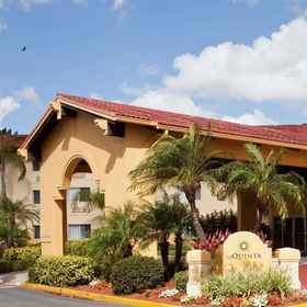 Primary image 1 La Quinta Inn & Suites by Wyndham St. Pete-Clearwater Airpt, Hotel Pinellas County