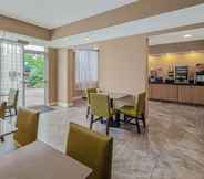 Others 4 La Quinta Inn & Suites by Wyndham Naples Downtown