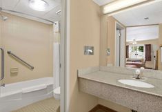 Others 4 Days Inn by Wyndham Harrisburg North