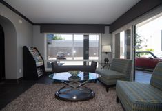 อื่นๆ 2 Eastside Lodge