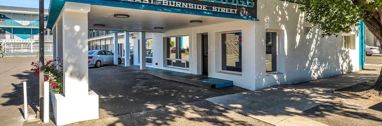 อื่นๆ Eastside Lodge