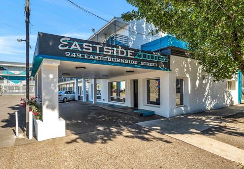 อื่นๆ Eastside Lodge