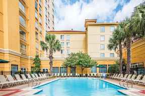 La Quinta Inn & Suites by Wyndham San Antonio Riverwalk