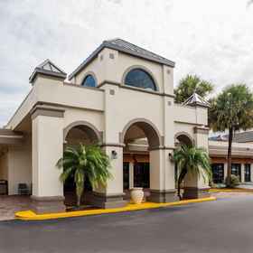 Primary image 1 Days Inn & Suites by Wyndham Orlando Airport, Hotel Orange County