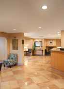 Pintu masuk dalaman SureStay Plus Hotel by Best Western Mountain View