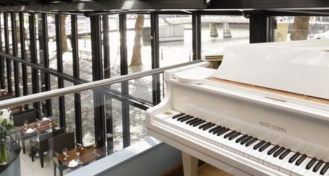 อื่นๆ 2 The Bristol Hotel