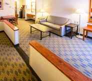 Khác 6 Quality Inn & Suites University