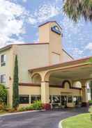 Imej utama Days Inn by Wyndham Sarasota I-75