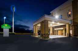 La Quinta Inn & Suites by Wyndham Pontoon Beach, Rp 1.749.216