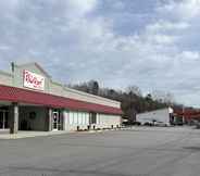 Lain-lain 2 Red Roof Inn & Suites Wilkesboro