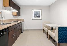 기타 6 La Quinta Inn & Suites by Wyndham Portland NW