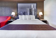 Others 5 Super 8 by Wyndham Ambassador Bridge Windsor ON