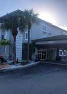 Imej utama Days Inn & Suites by Wyndham Bonita Springs North Naples