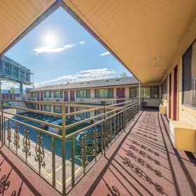 Lobby1Broadway Inn,摩特诺玛县飯店