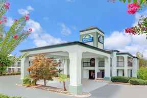 Days Inn & Suites by Wyndham Stockbridge South Atlanta