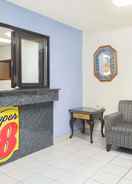 Lobi Super 8 by Wyndham New Castle