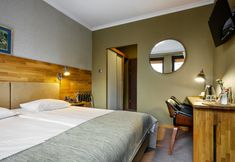 Lain-lain 6 Hotel Batory