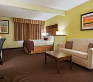 อื่นๆ 4 Best Western Plus Holland Inn & Suites