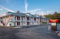 Red Roof Inn & Suites Wilson, Rp 1.615.709