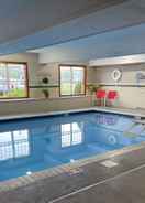 Indoor pool Country Inn & Suites by Radisson, Macedonia, OH